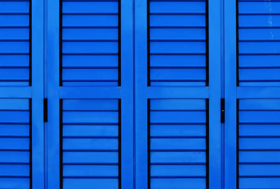 Meglio usare le tapparelle o le persiane? Ecco pro e contro da conoscere